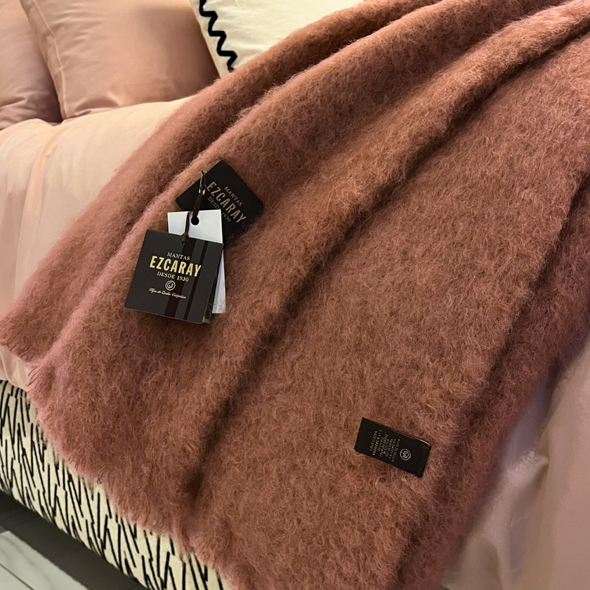 Ezcaray Mohair Throw - Dusty Pink 260x240 cm