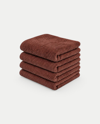 Guest towel zero-twist cotton 30x30 cm (4 pcs) | Chestnut Stapel van vier zachte, bruine handdoeken met een rijke textuur