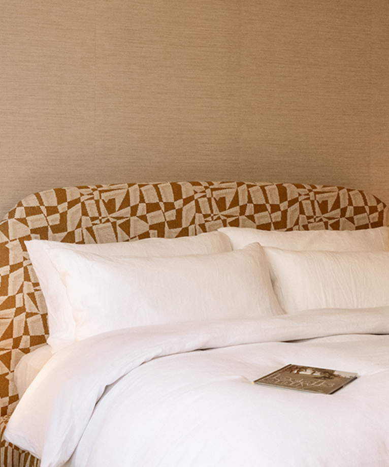 2x Down Pillow 50x90 cm & 2x Body Pillow Microfibre 60x90 cm