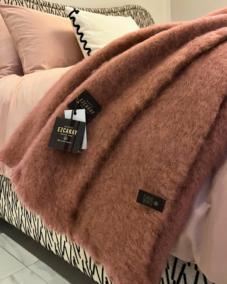 Ezcaray Mohair Throw - Dusty Pink 260x240 cm